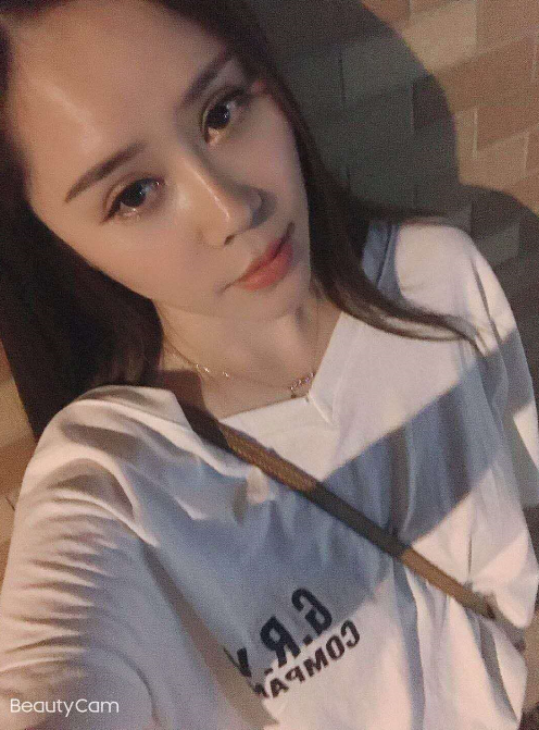 验证梨形大奶美女